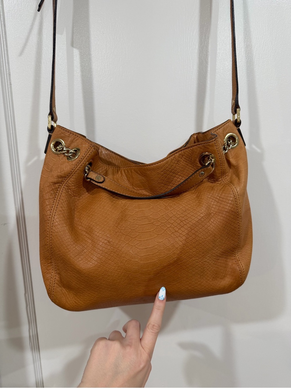 Michael Kors Cognac Leather Shoulder Bag with Gold Chain - Picture 4 of 10
